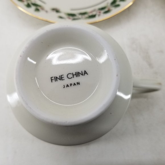 Holiday Cup & Saucer Set Fine China Christmas Holly set of 4 Japan - Picture 3 of 8